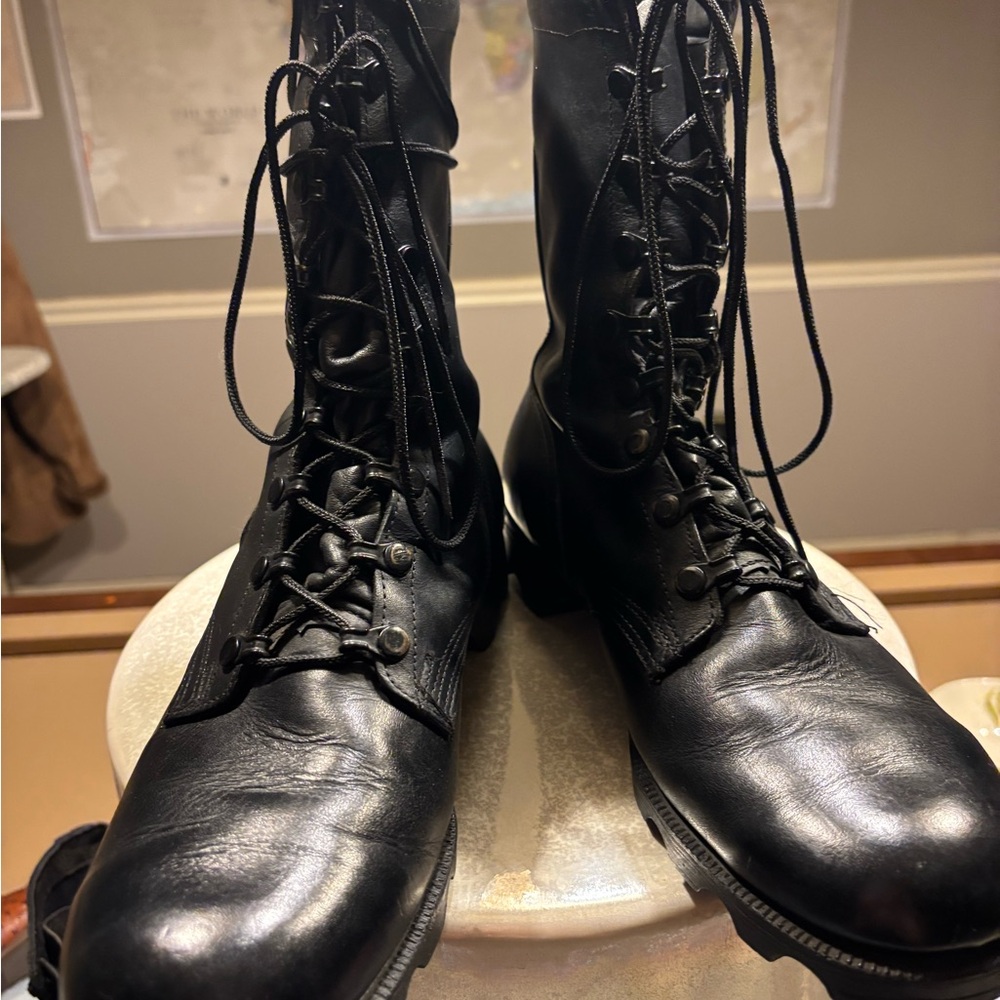 U.S. Army Black Leather Combat Boots. Vintage style, lace up front rare find.